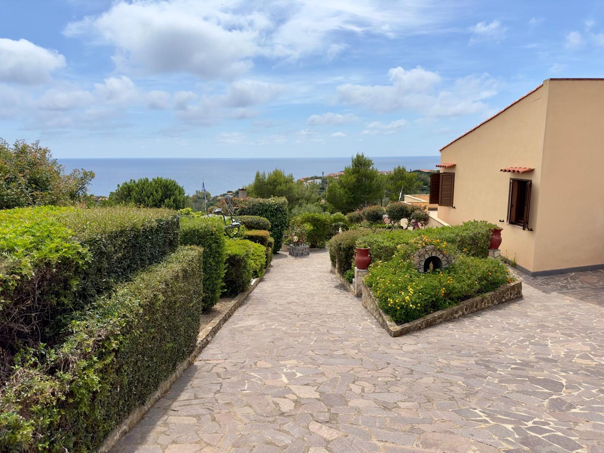 Da Tziu Giuliu - Due Passi Dalla Cala Villa Torre dei Corsari Exterior photo